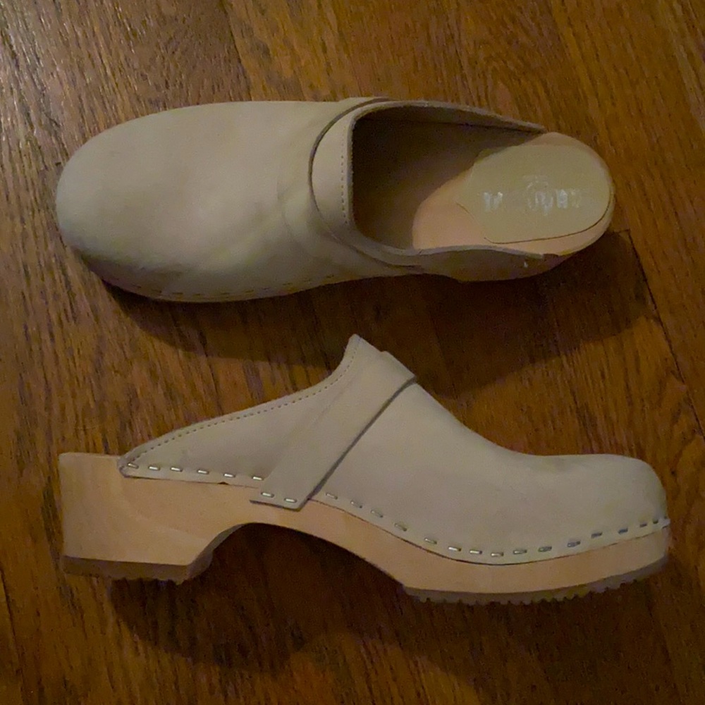 SANDGRENS CLOGS - beige suede, size 40, lightly worn